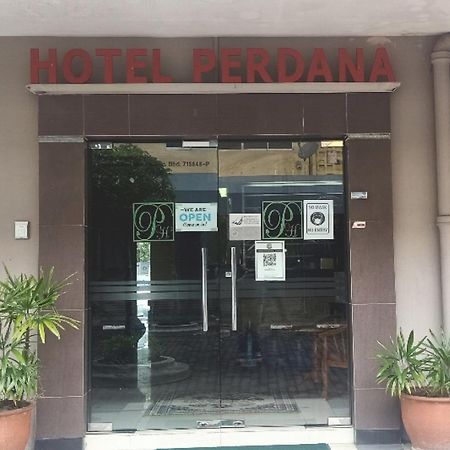 OYO 90411 Perdana Hotel Labuan Bagian luar foto