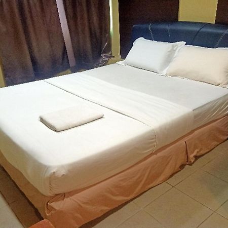 OYO 90411 Perdana Hotel Labuan Bagian luar foto