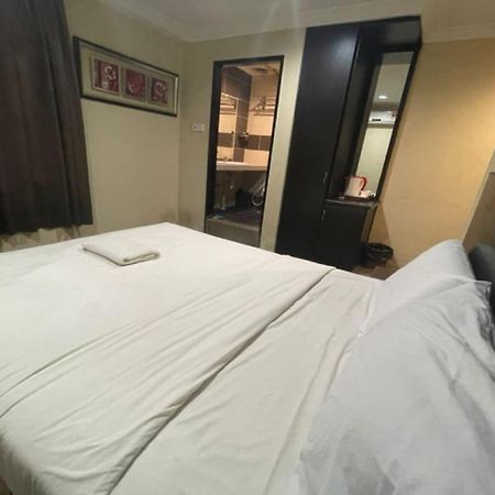 OYO 90411 Perdana Hotel Labuan Bagian luar foto