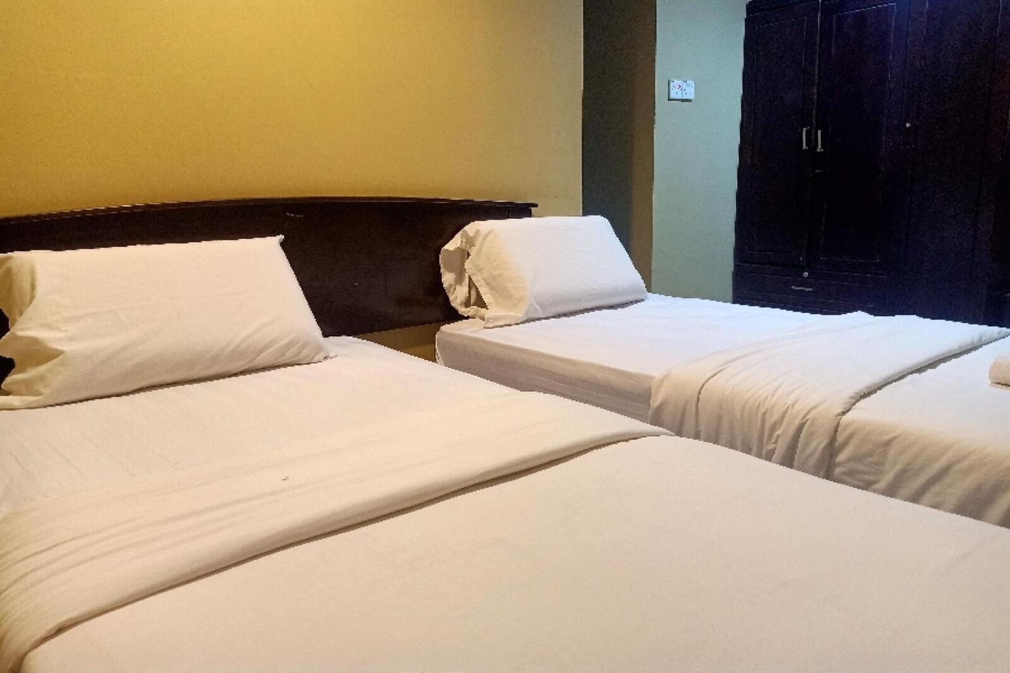OYO 90411 Perdana Hotel Labuan Bagian luar foto