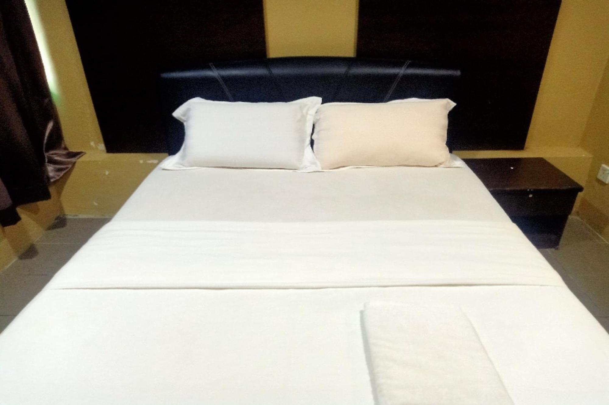 OYO 90411 Perdana Hotel Labuan Bagian luar foto