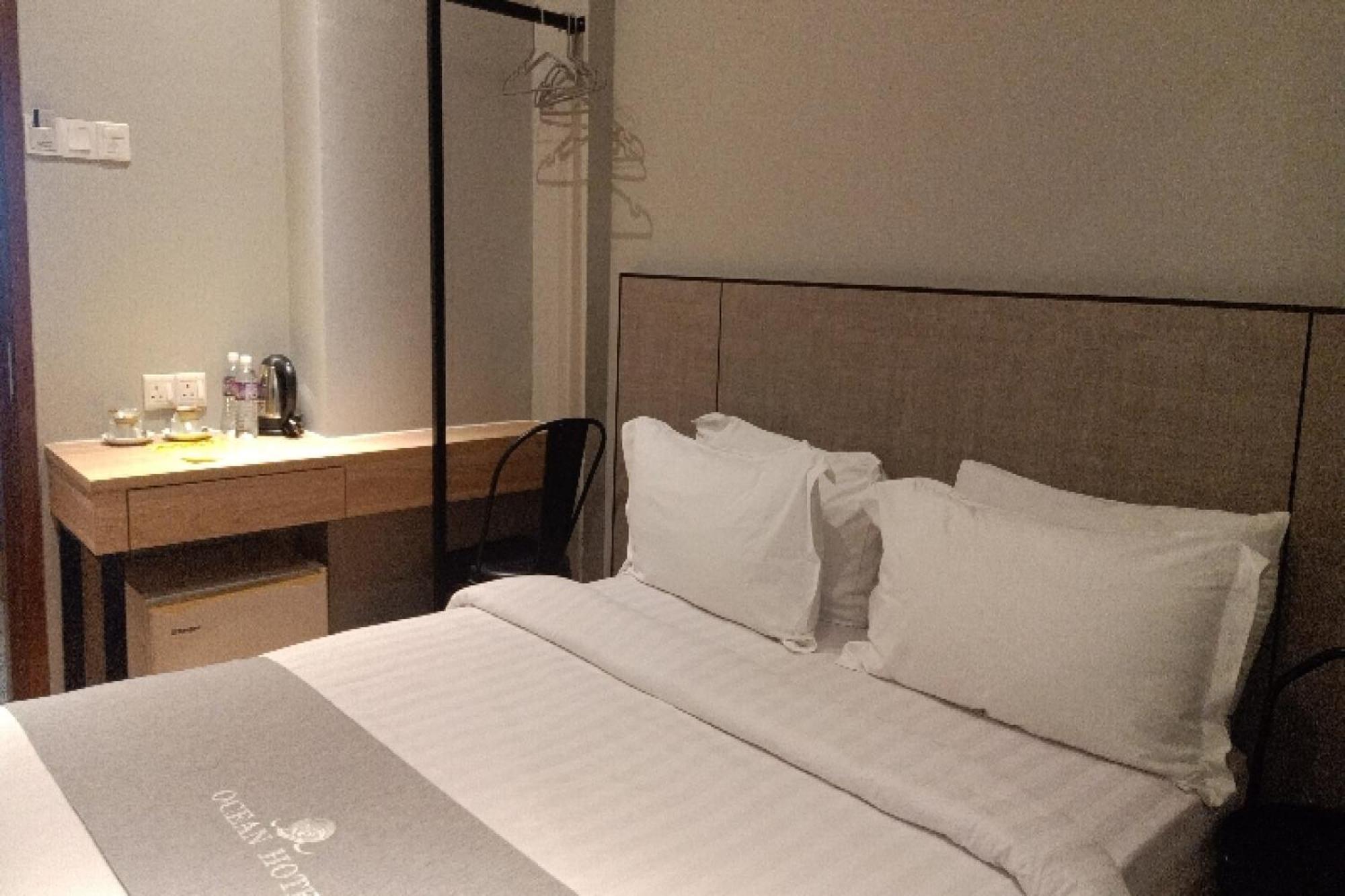 OYO 90411 Perdana Hotel Labuan Bagian luar foto
